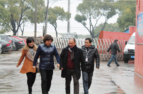 上海市松江区叶榭镇柴亚华镇长莅临草莓成人APP上海生产中心参观指导