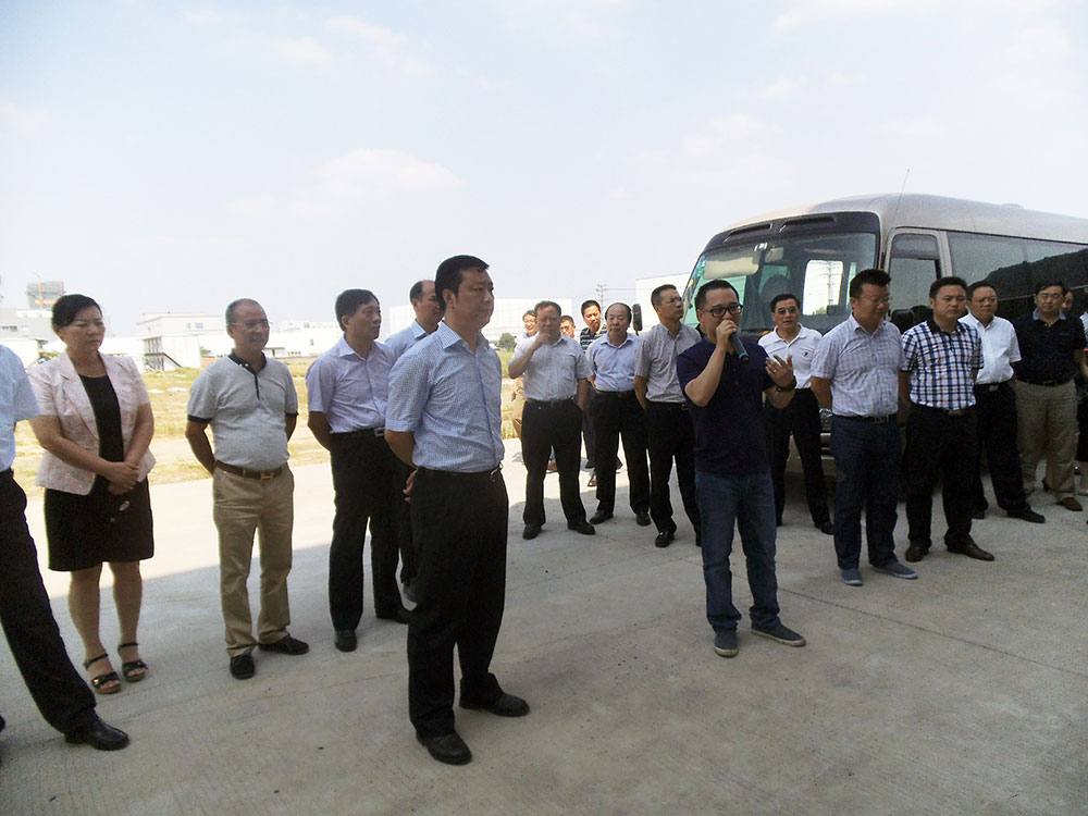 扬州市邗江区委书记张耀武率团再次来草莓成人APP扬州生产中心视察